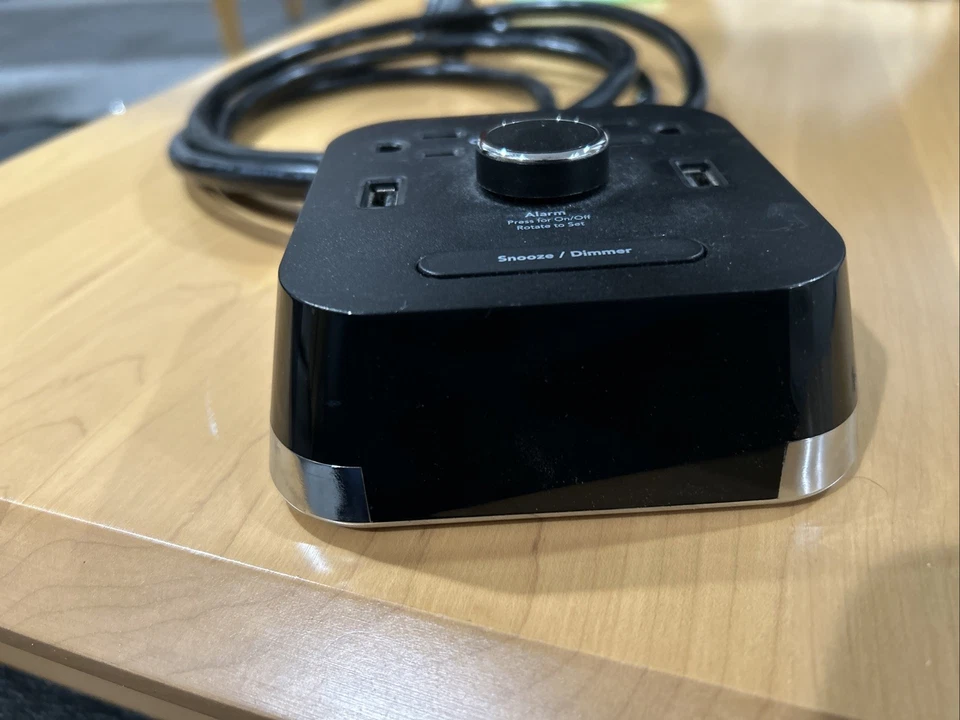 Reloj despertador cubitimo/tira de alimentación/estación de carga USB. Probado funciona bien Foto 2 de 2