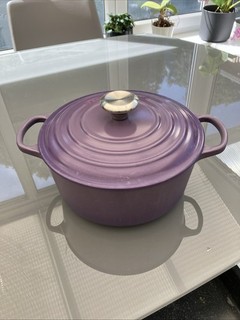 Le Cruset Purple Cast Iron Casserole Pot / Dutch Oven. 26cm. With Lid .