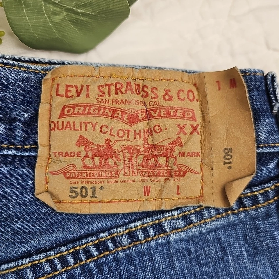 Levi's 501 Straight Leg Button Fly Denim Jeans 100% Cotton Size 32 x 38 - Image 3 of 4