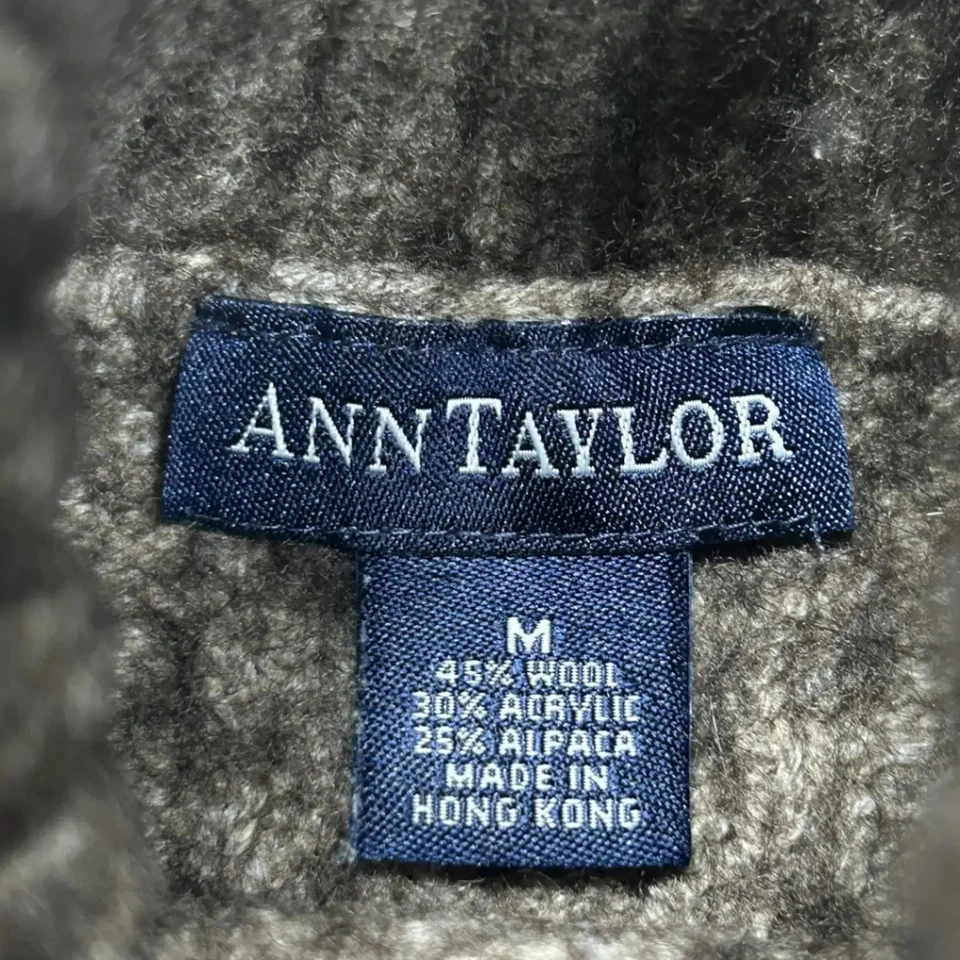 Suéter para mujer Ann Taylor gris medio tejido con cable cuello alto mezcla de lana de colección Foto 4 de 4