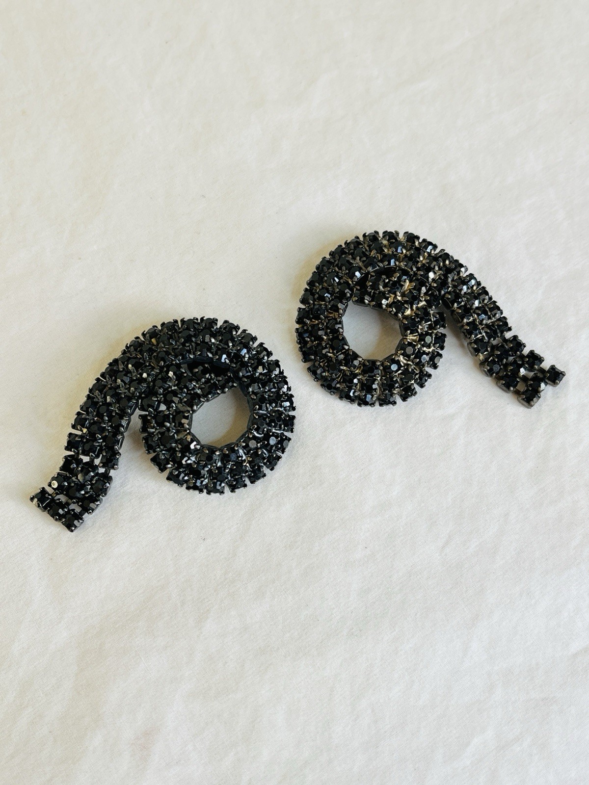 Vintage Shoe Clips with Black Rhinestones in Sprial Shape Art Deco Style