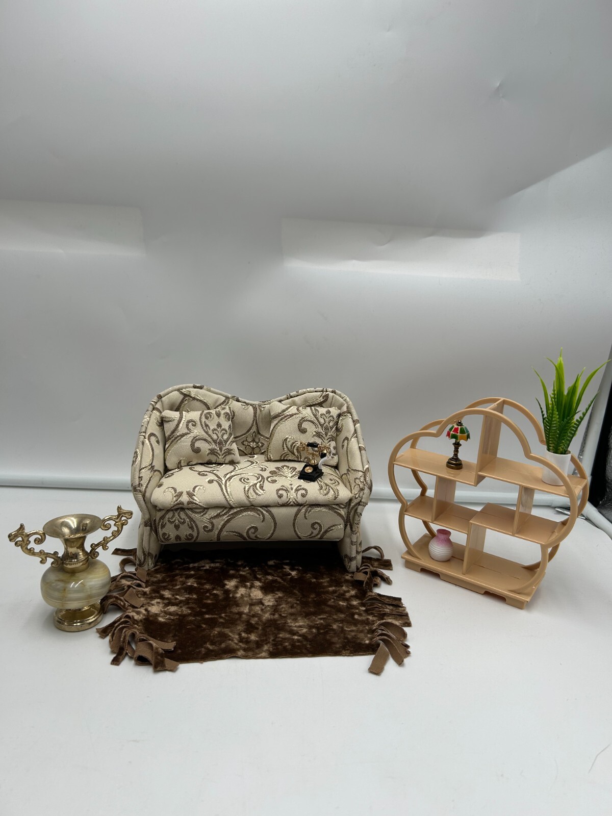 Salon fauteuil pour Barbie et Fashion Royalty avec poupée articulée