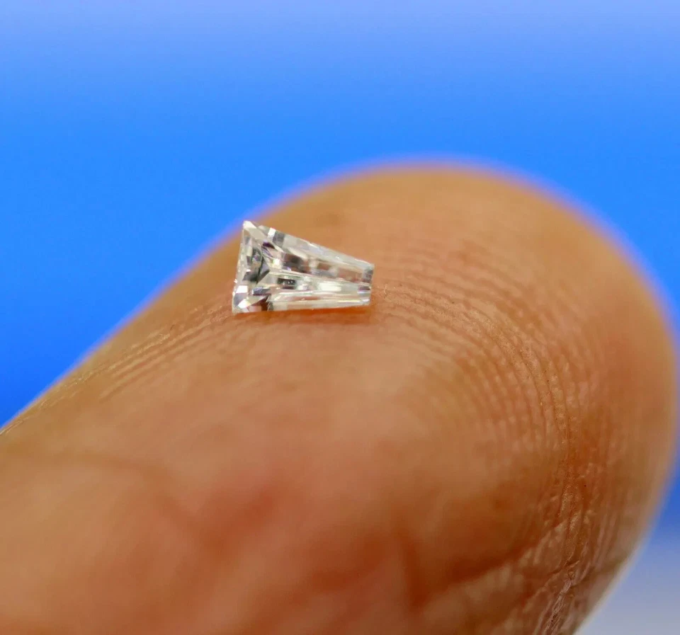 F/VVS2 Grade Natural Diamond 0.056 Ct Tapered Baguette Cut 3 x 2 MM Loose Stone - Image 4 of 4