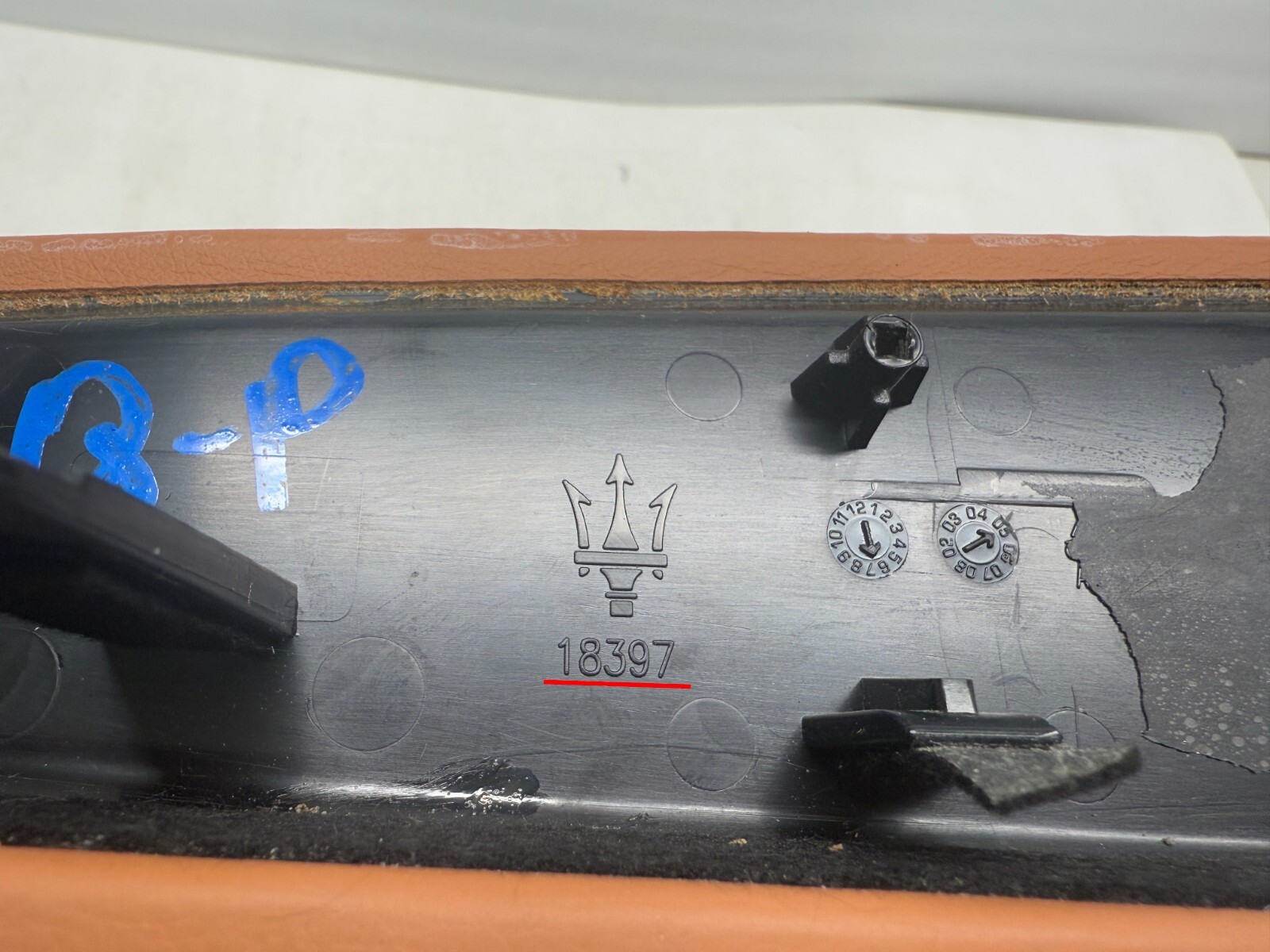 P50161 2003-2012 Maserati Quattroporte Front Door Panel Armrest Arm rest RH OEM