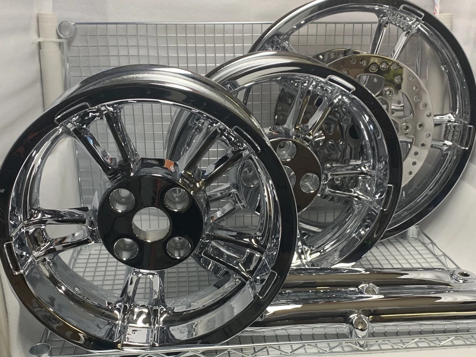 Harley Tri Glide 2014-23 FREEWHEELER ruedas y rodamientos cromados personalizados directamente Foto 4 de 4