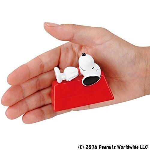 Snoopy Peanuts Lying on Top of Doghouse - Takara Tomy Metacolle Metal Figure - Picture 5 of 5
