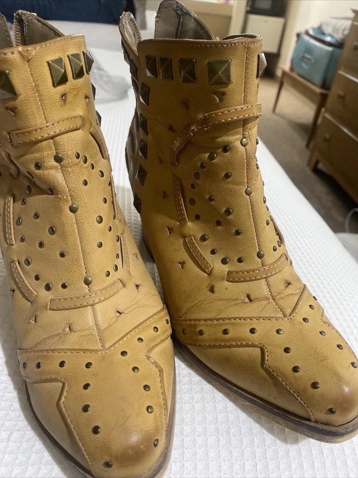 Botines occidentales para mujer color tostado con tachuelas MICHAEL ANTONIO talla 7,5 Foto 3 de 4