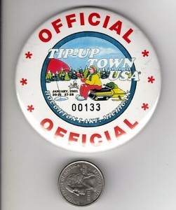 2001 TIP UP TOWN OFFICIAL BADGE PIN PINBACK-MICHIGAN DNR DEER FISHING PATCHES