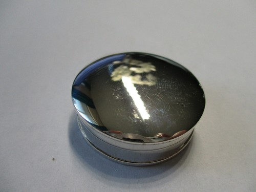Gorgeous round shape sterling silver pill box hallmarked smooth top 1 1/4 round 