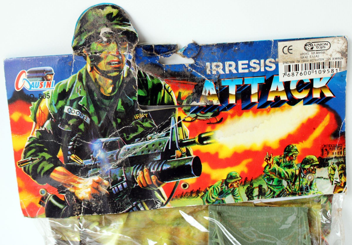 VINTAGE 90'S IRRESISTIBLE ATTACK PLASTIC SOLDIERS TANK MILITARY