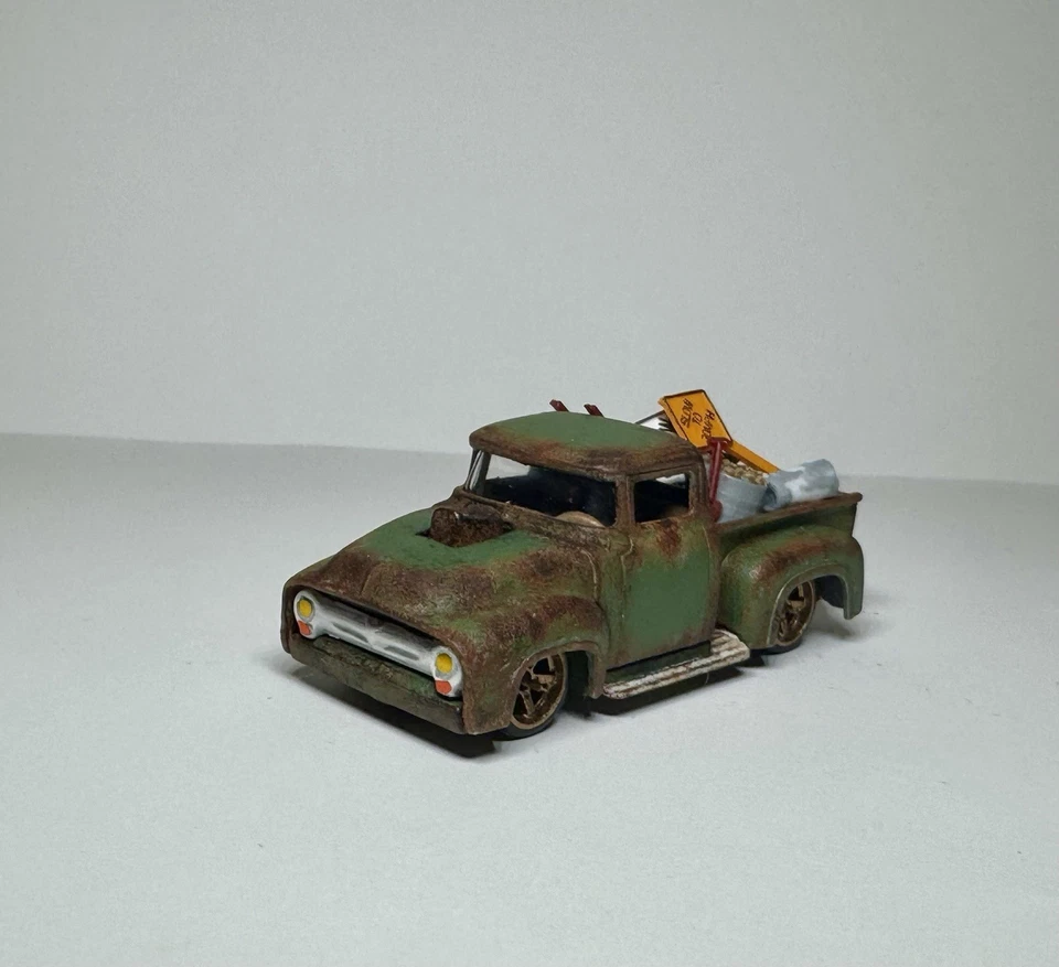 Camioneta pickup Ford Rat Rod 56 Hot Wheels pintada a mano personalizada con pilotos reales Foto 3 de 4