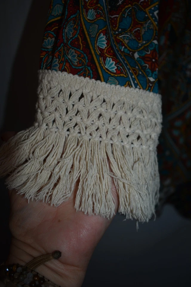 🌼 Mini Vestido Boho Patchwork Manga Campana Pequeño - Puños Flecos Crochet - Hecho en Foto 3 de 4