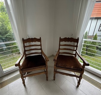 2 Antike Eichenstühle mit Armlehnen & Binsengeflecht - Landhausstil
