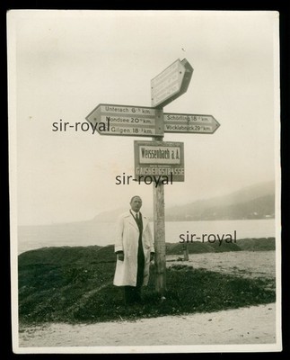 Weissenbach am Attersee - Man on Local Sign Sign Signpost - Austria Photo 8x10cm