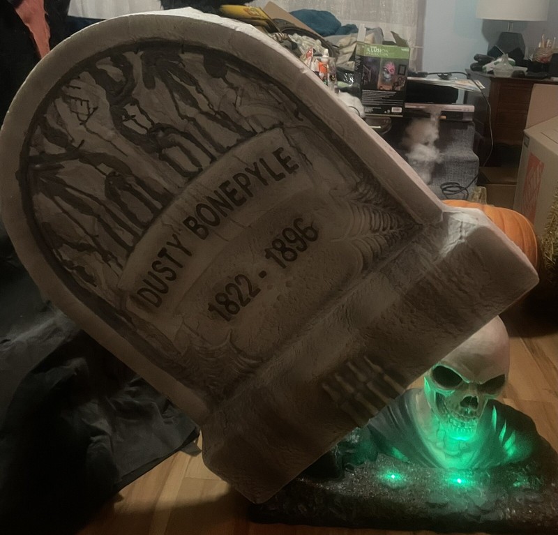 Spirit Halloween Escape from the Grave Tombstone retired Halloween Animatronic