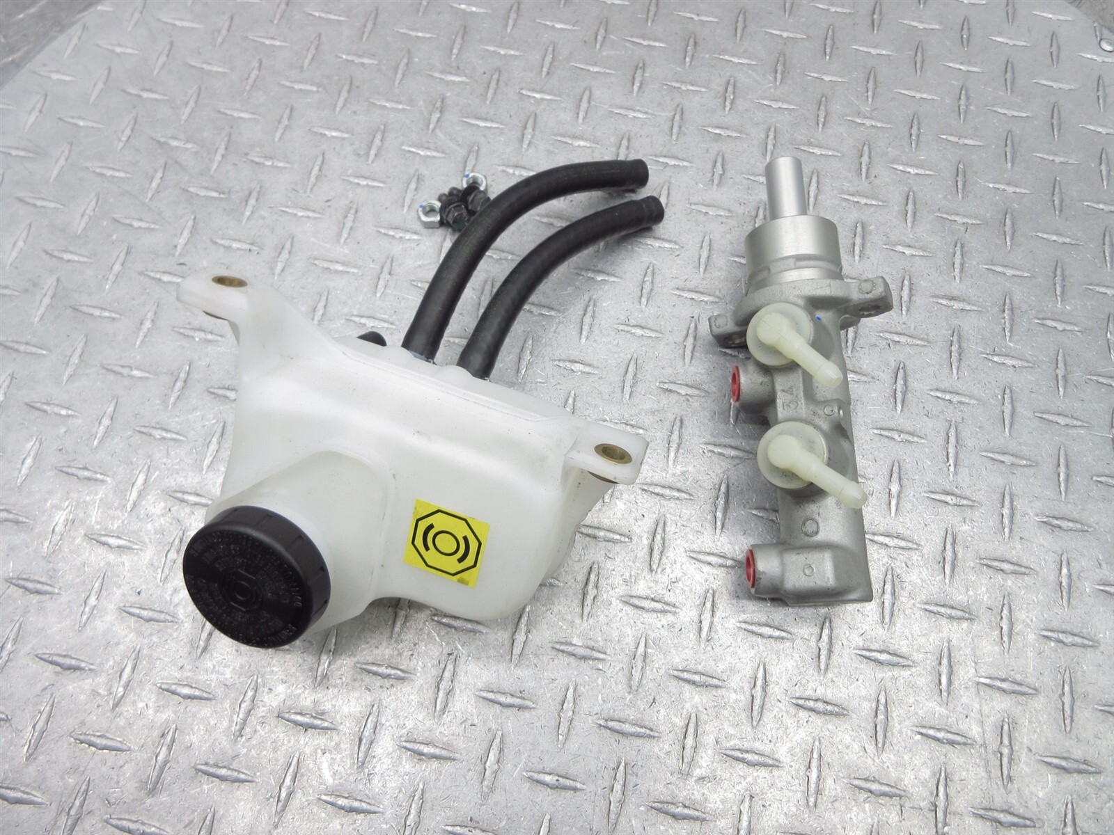 2008 Ferrari F430 Spider 198634 CCM Ceramic Brake Master Cylinder Reservoir Tank