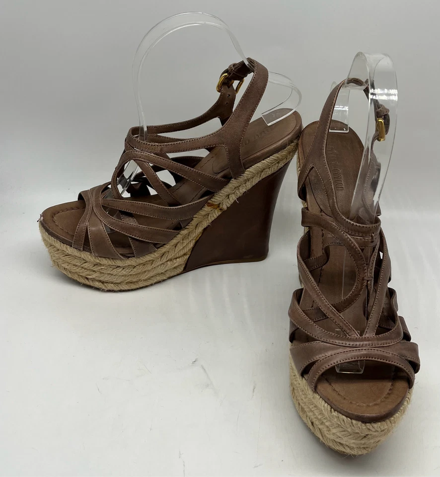 Sandalia de cuña alpargata de cuero con tiras Miu Miu en color topo talla 39 Foto 2 de 4