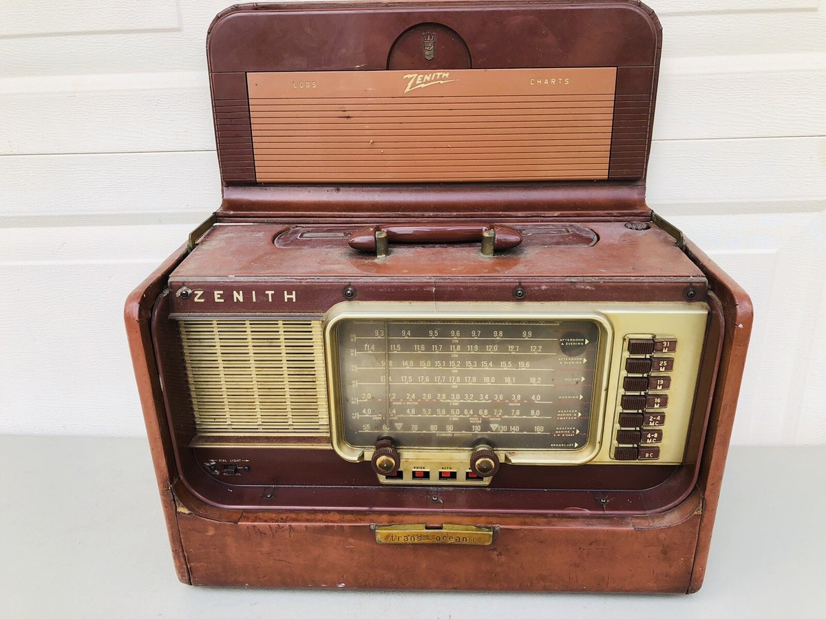 Vintage Zenith Trans-Oceanic Wave Magnet Radio Powers On Vintage Zenith Trans-Oceanic Wave Magnet Radio Powers On