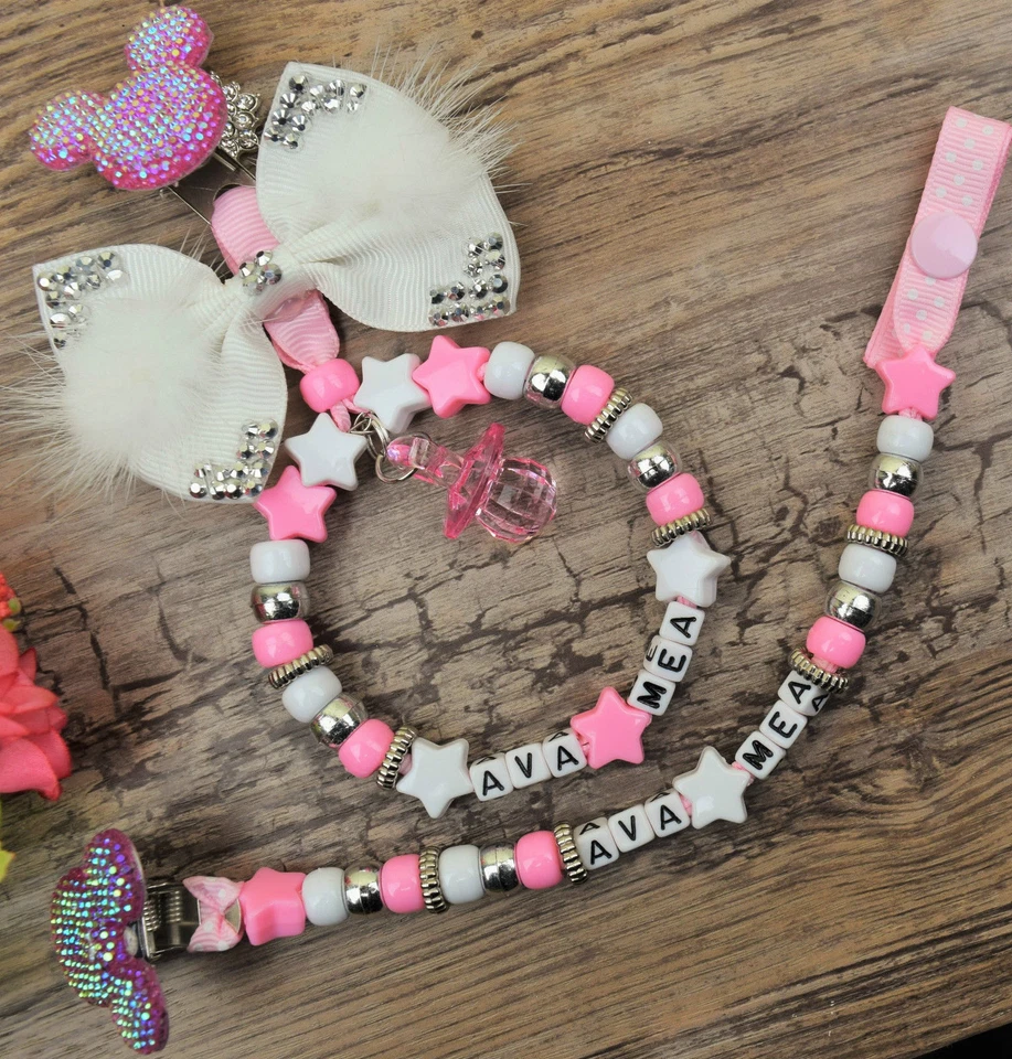 2er Set Personalisierter Schnullerclip Kinderwagenanhänger Rosa für Autositz Kinderwagen Tasche