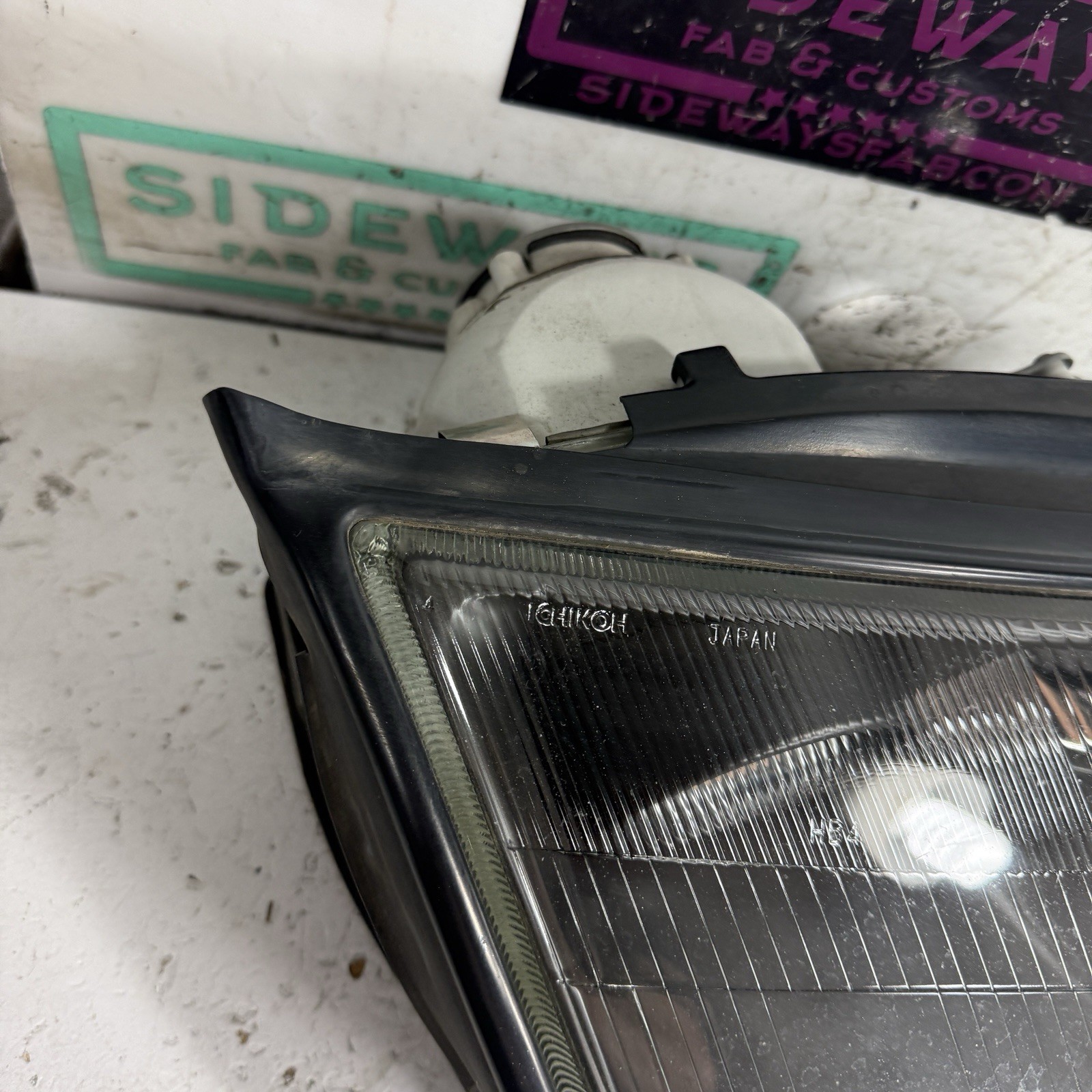 Lamborghini Diablo 1990-1996 Front Right Headlight