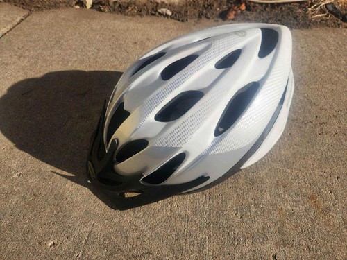 Schwinn Bicycle Helmet | Cycling Gear - Cycle Helmet - Date Code 2020 - Adult - Picture 2 of 5