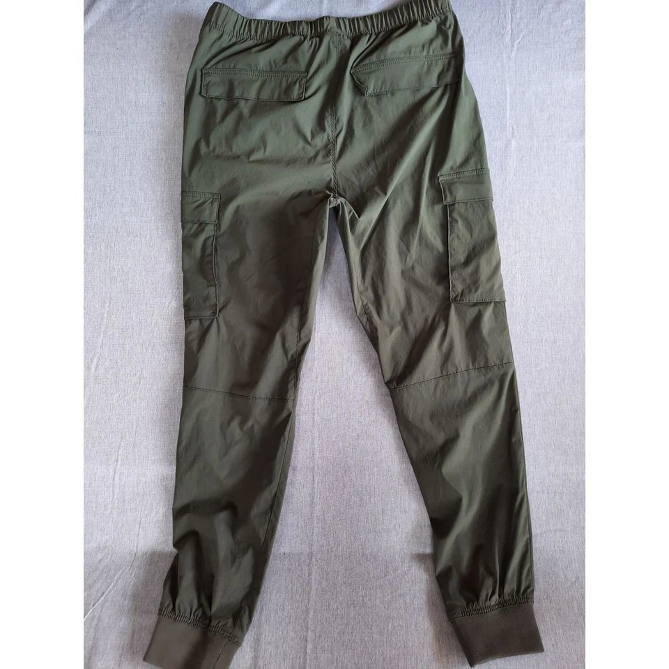 Pantalones de chándal de carga H&M grandes ajustados elásticos verde militar para mujer Foto 2 de 4