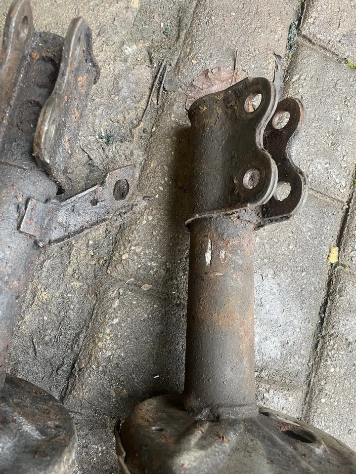 TOYOTA COROLLA AE92 GTI PUNTALES DELANTEROS REPUESTOS O REPARACIÓN  - Imagen 3 de 4