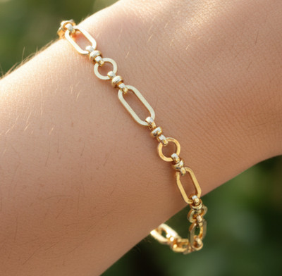Elegant Gold Color Bracelet Minimalist Modern Paperclip & Round Link Pattern