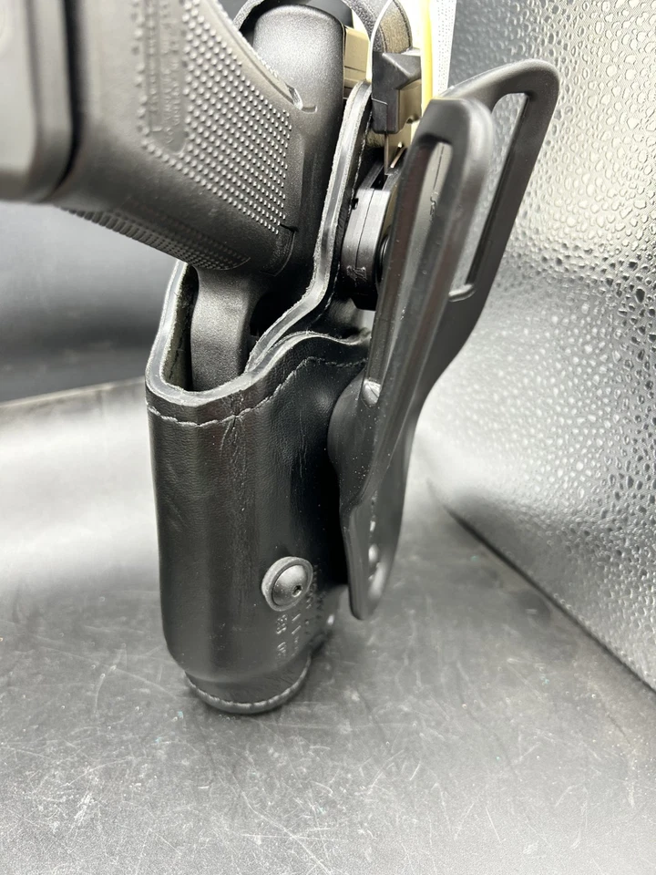 SAFARILAND 6280 SLS LVL II DUTY HOLSTER GLOCK 17 22 w/ TLR-7 LIGHT Left Hand - Image 2 of 4