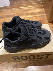 yeezy boost 700 triple black