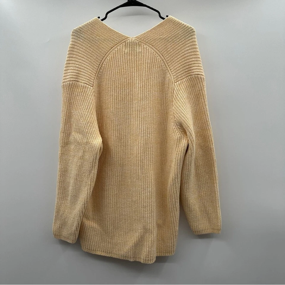 Urban Outfitters Victoria Cream Oversized Knit Long Sleeve V Neck Sweater Size M - Image 4 of 4