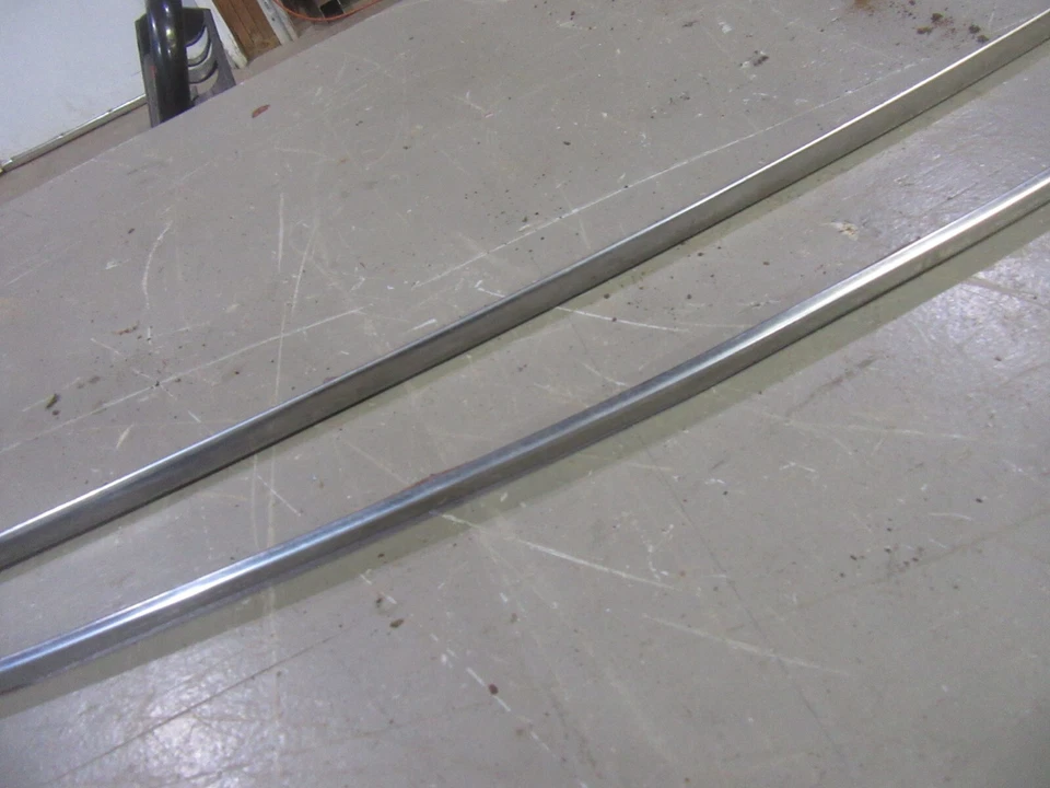 Chevrolet Styleline 1949 4 puertas sedán guardabarros trasero borde superior molduras Foto 3 de 4