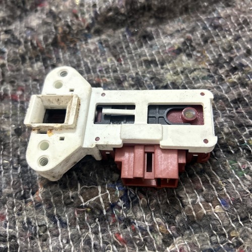 Busch Waschmaschine WMNSN612W Türschnäpper Schloss