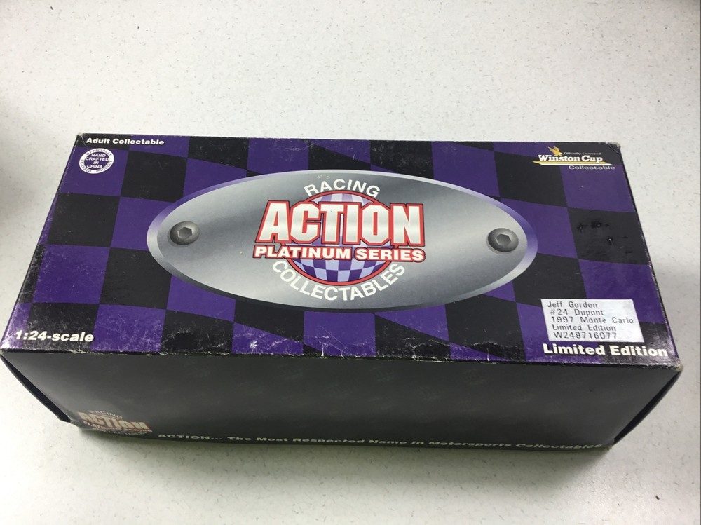 1997 NASCAR BANK #24 Jeff Gordon Monte Carlo 1:24 Scale Race Car Collection Box
