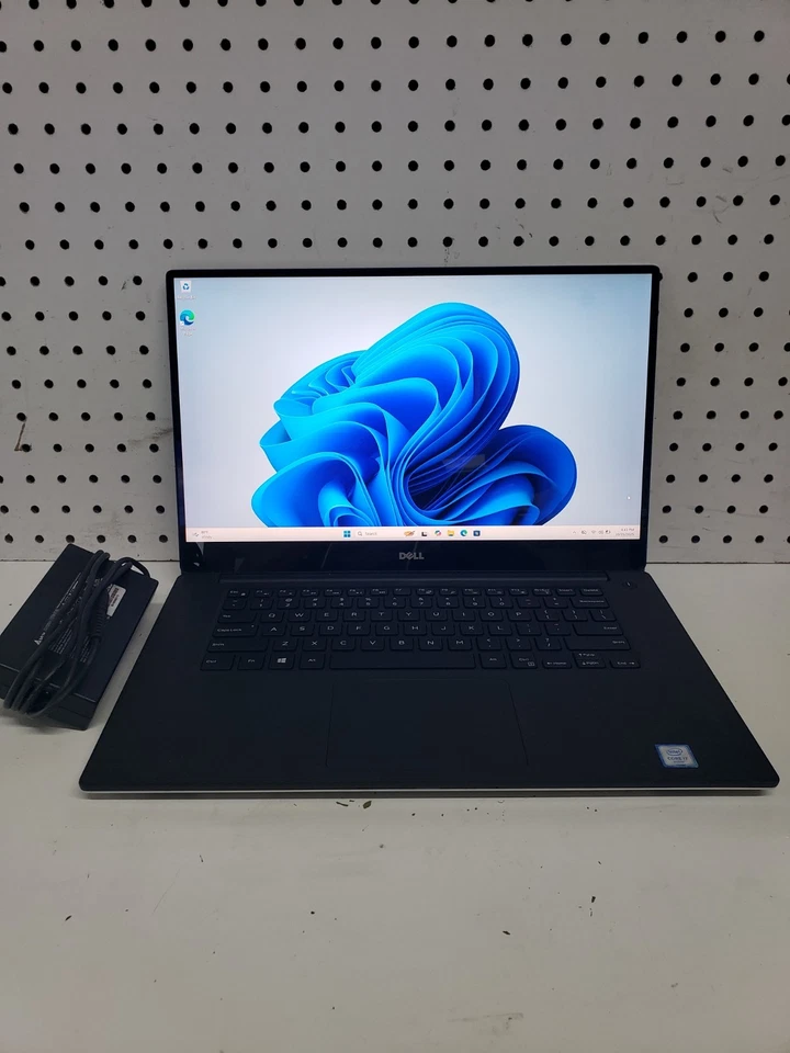 Dell Precision 5510,  i7-6820HQ, 32GB RAM 512GB NVMe Windows 11 Pro, 2.70GHz  - Image 2 of 4