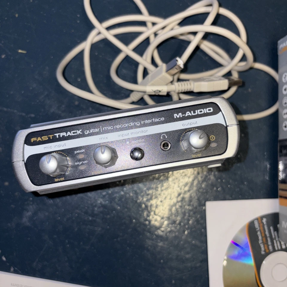 M-Audio Fast Track Guitar Instrument Mic Recording USB Digital Audio Interface - Image 2 of 4