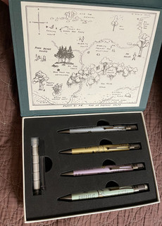 Retro 51 WINNIE THE POOH Set of 4 Rollerball Pens. Mint Unused. Limited Ed.