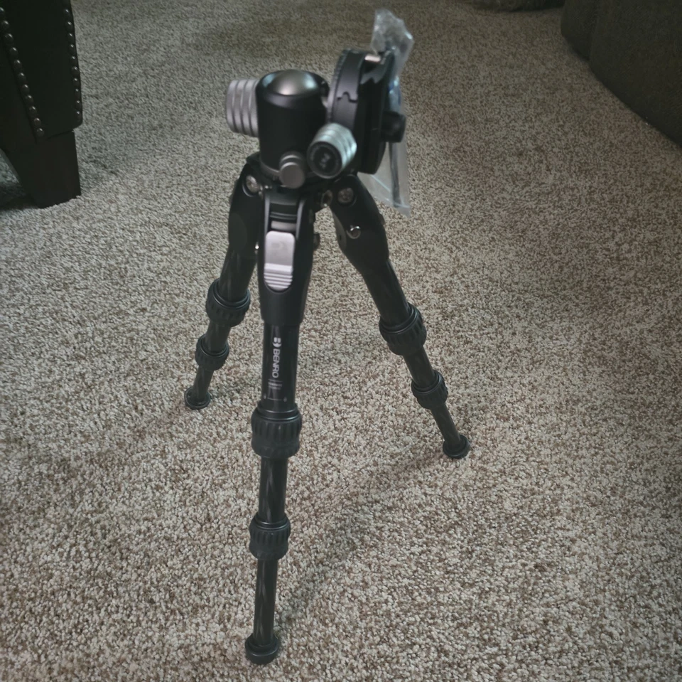 Trípode usado una vez - Benro TTOR03CGX25 Tortuga sin columna fibra de carbono serie Zero Foto 2 de 4