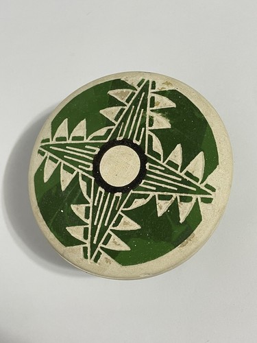 Sioux Pottery - Green and White Bowl w/ Geometric Pattern, Made by Sioux Indians - Picture 2 of 11