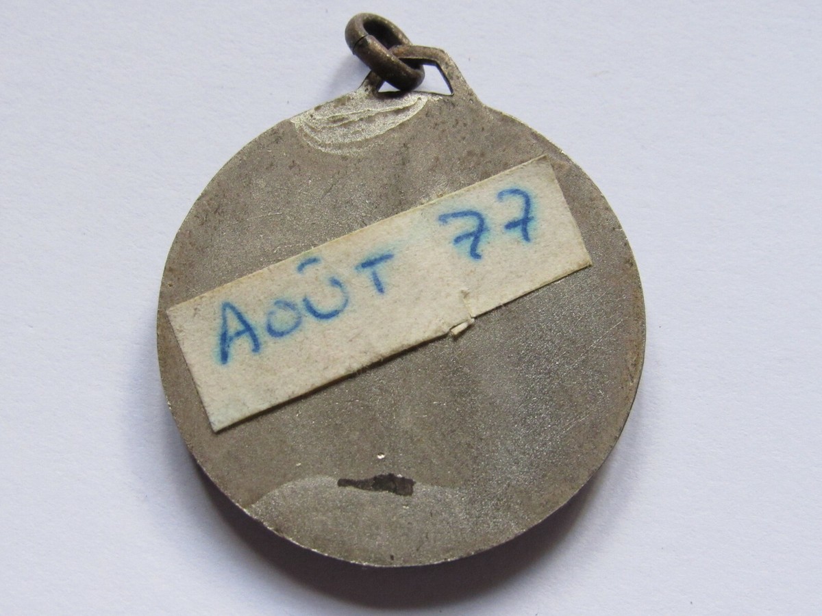 09H9 ANCIEN INSIGNE Badge Broche Cyclotouriste Cyclisme Rallye Jeanne D'arc EUR 15,00 - FR