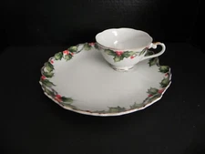 Snack Plate & Cup Set Holly Garland by LEFTON