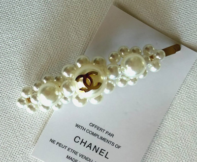 vintage hair clip/barrette chanel cc vip gift white pearls 3.5'' long
