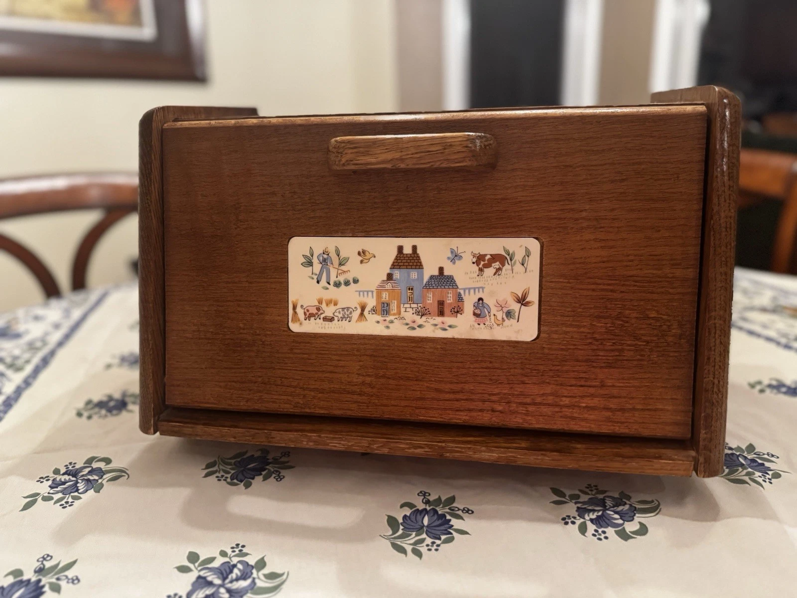 Vtg International Heartland Wood Bread Box CottageCore GrandmaCore Farmhouse
Opens in a new window o