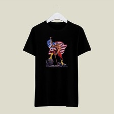 a MEDIUM Black USA Hulk Hogan American Flag Mens T Shirt Gildan 