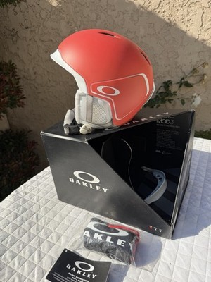 Clean OAKLEY MOD 3 HELMET SKI Snow SNOWBOARD WINTER SPORTS Matte Red Size Small