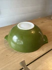 Pyrex Cinderella solid verde green 442 11/2 quart bowl from stacking mixing set