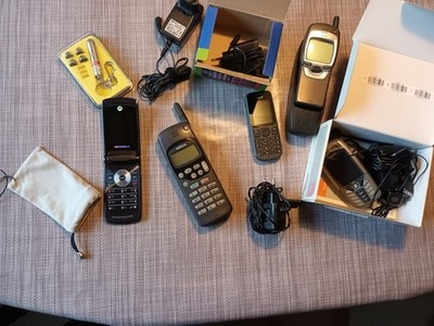 4x Alte Handys Nokia & Motorola Konvolut Sammlung Vintage Retro