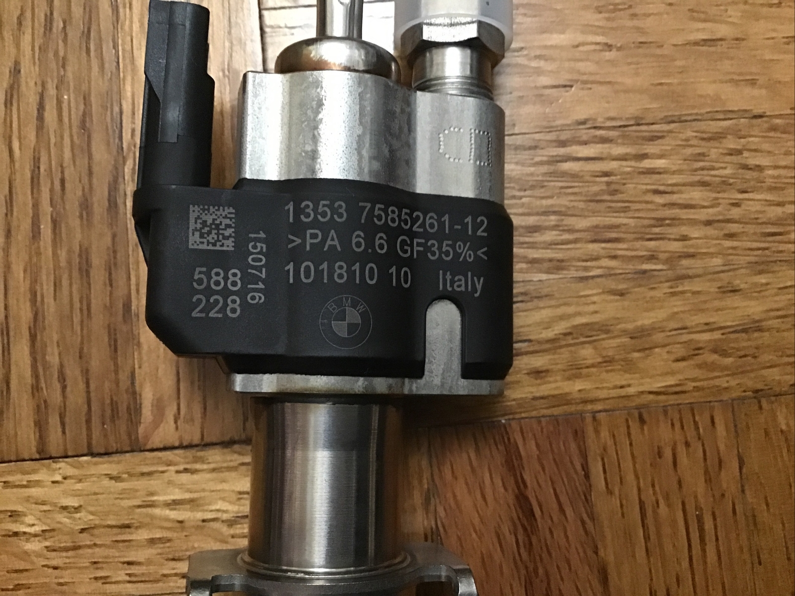 Genuine BMW N54 N63 135i 335i 550i X5 X6 Fuel Injector 13538648937 