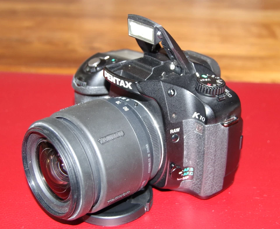 Pentax K K10D 10.2MP Digitalkamera incl Optik  - Komplettset - Bild 2 von 4