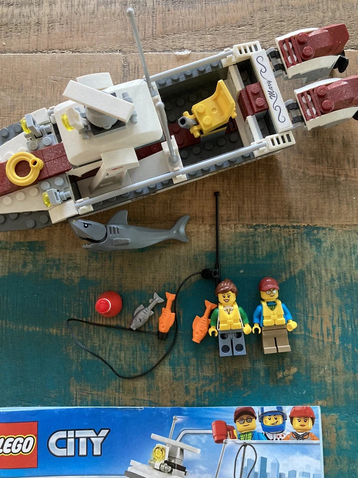 COMPLETE Set. LEGO CITY FISHING BOAT 60147 FLOATS IN WATER SHARK FIGURE - Image 3 of 4